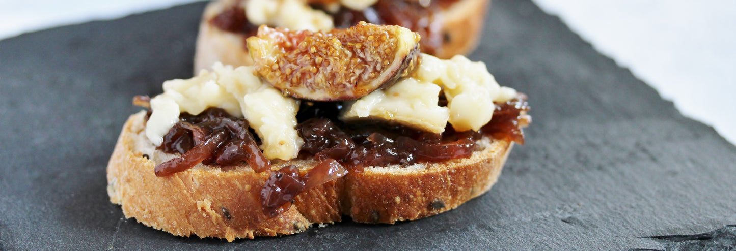 Cravings Hand Crafted Caramelised Onion Relish Serving Suggestion